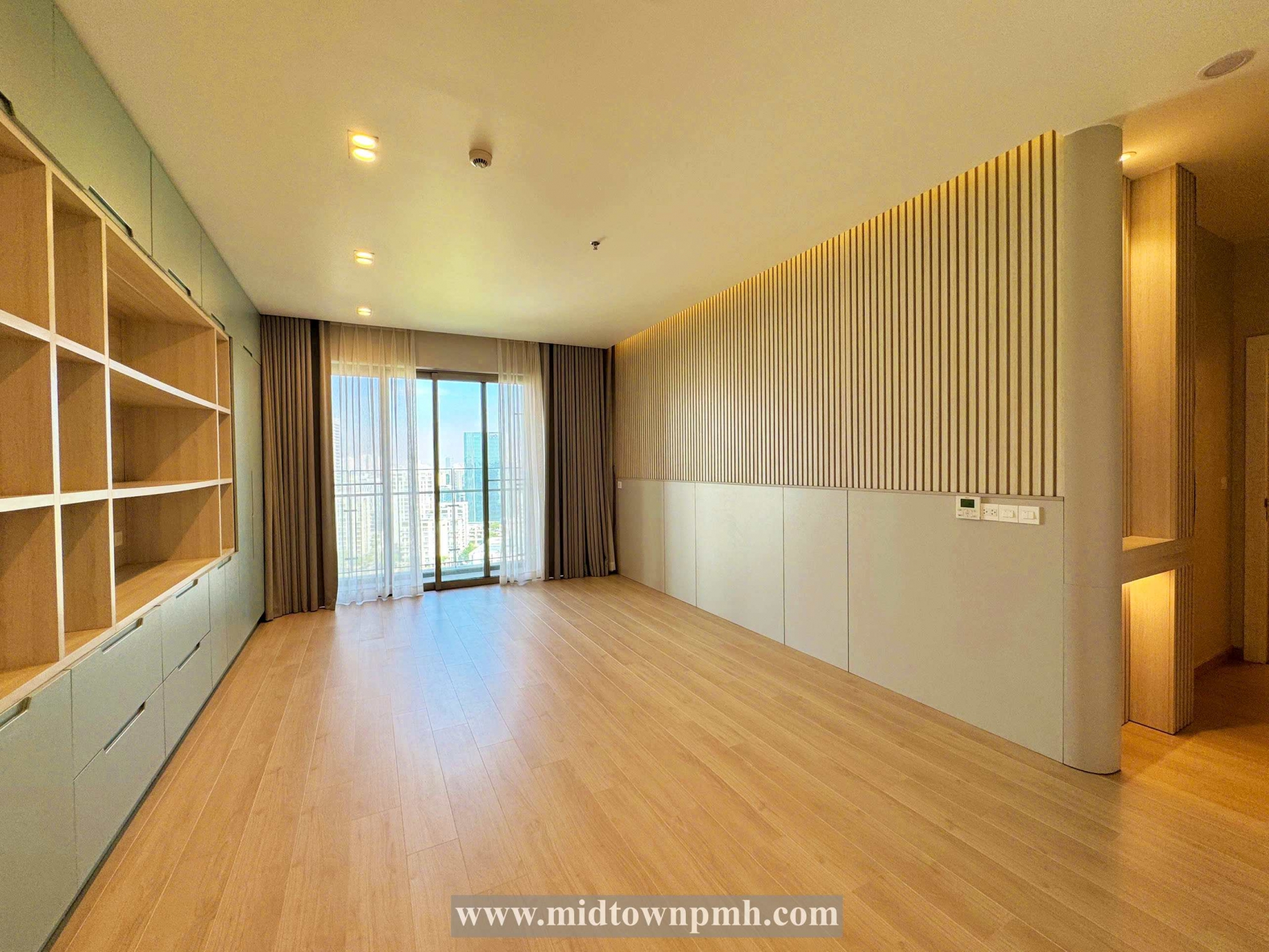 Midtown penthouse for rent - 272m2- river view - full modern furniture